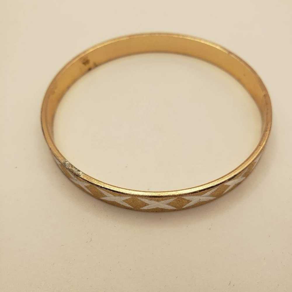 The Unbranded Brand Gold-tone Textured Bangle Wit… - image 3
