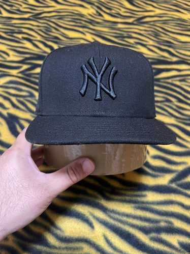 New Era Yankees Rose T-shirt In Black