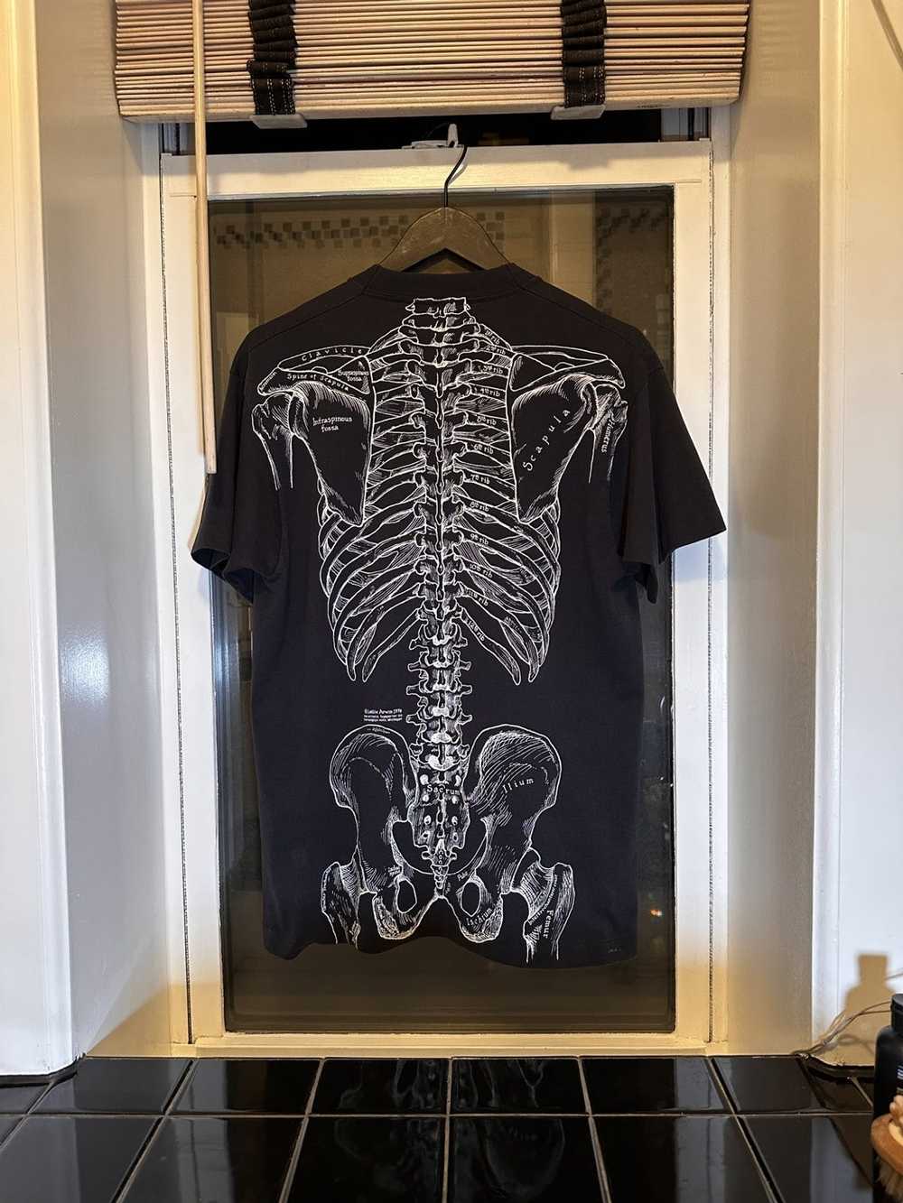 Vintage Vintage 1978 Leslie Arwin skeleton t-shirt - image 5