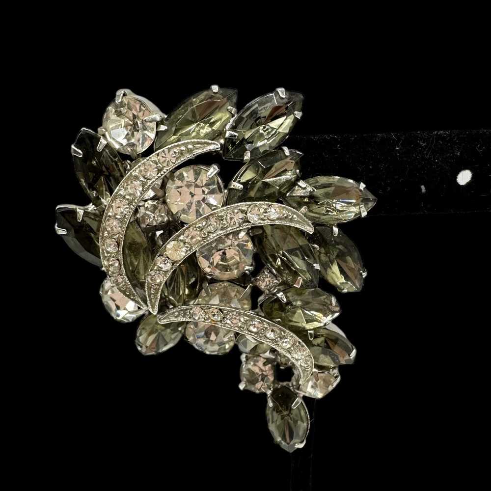 Unsigned Weiss-style Rhinestone Brooch - image 3