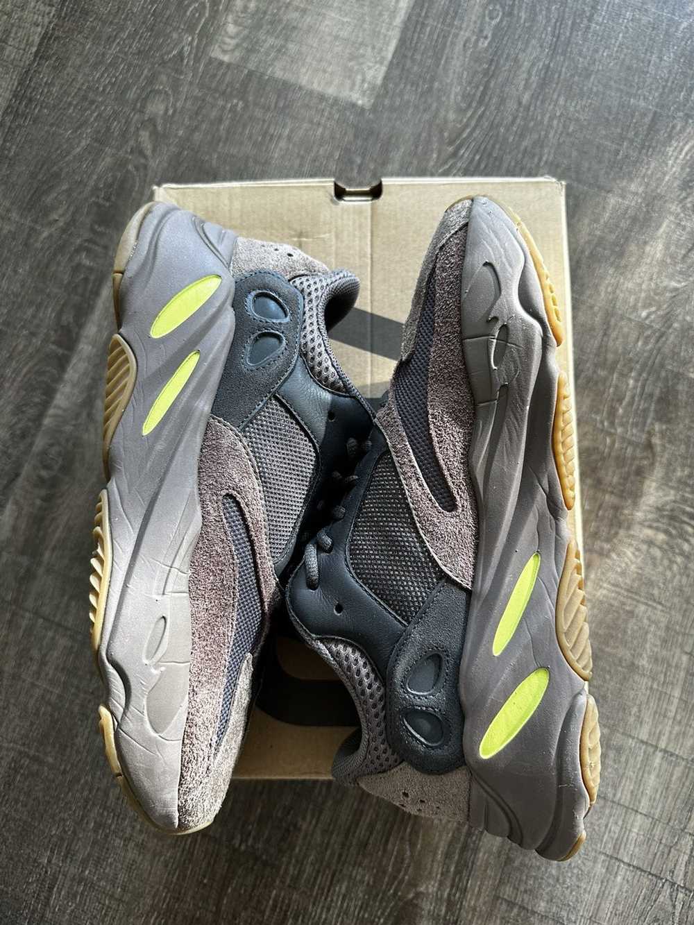 Adidas × Kanye West 700 Mauve - image 3