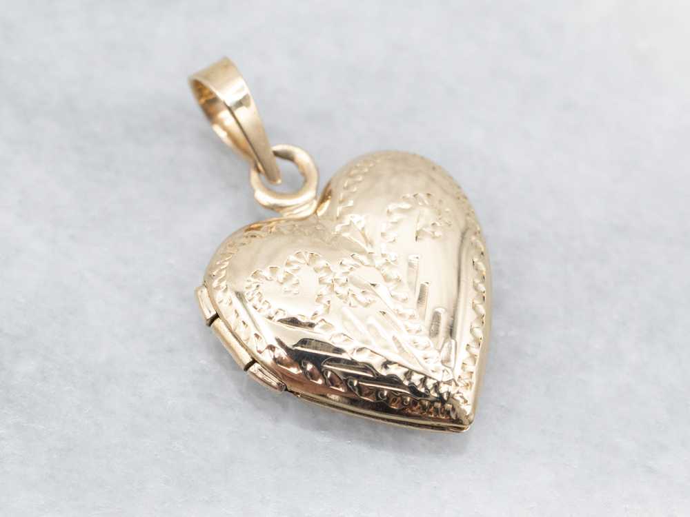 Vintage Etched Gold Heart Locket - image 1