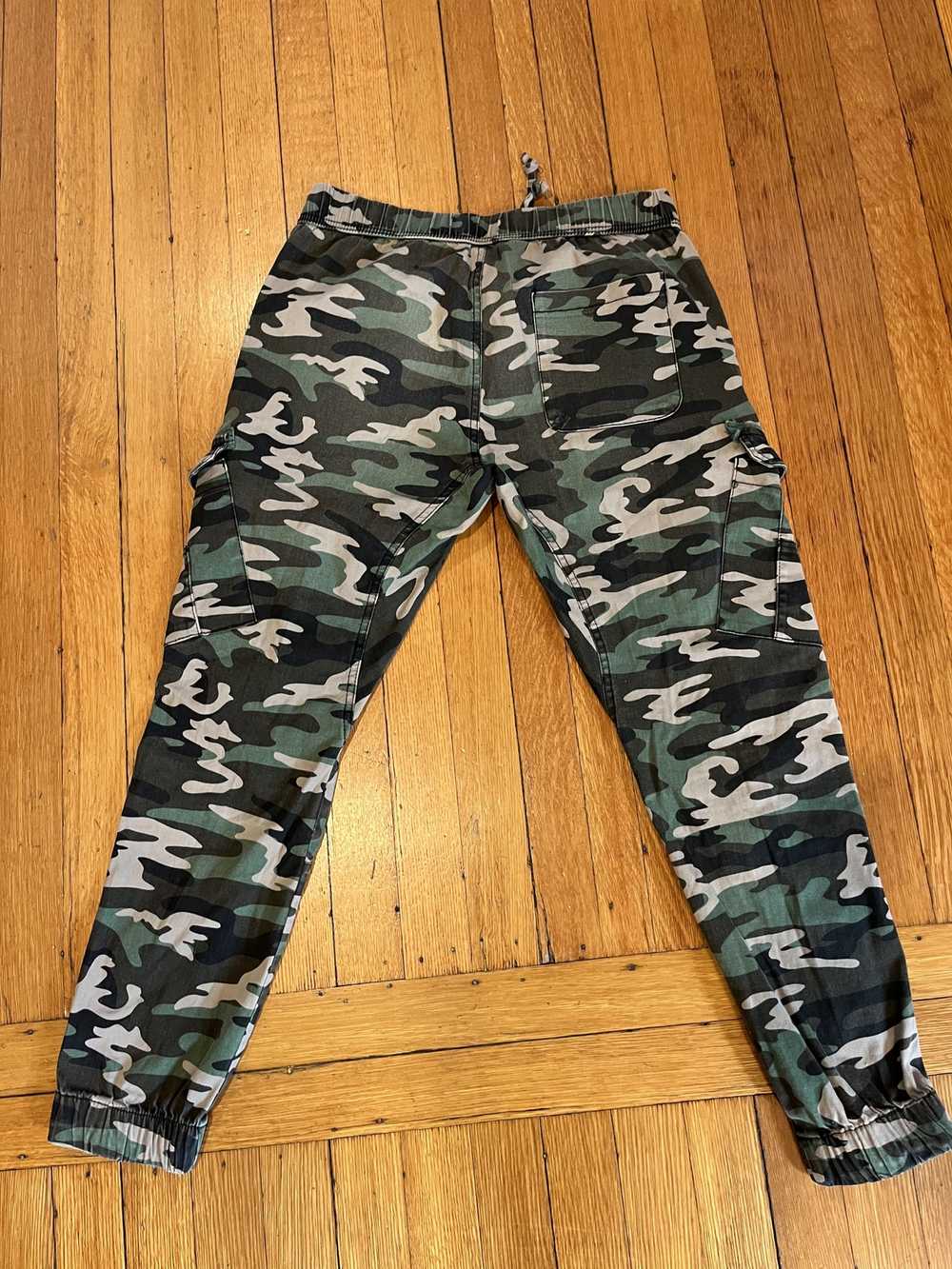Ring Of Fire Camo cuffed cargo pants - image 2