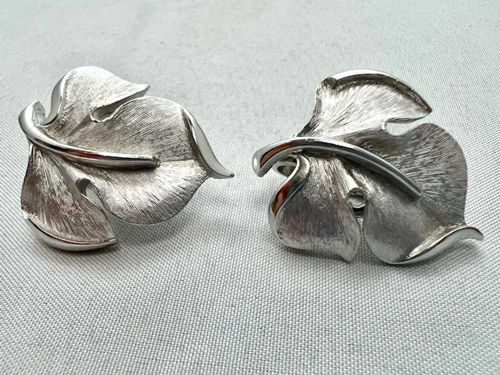 Crown Trifari Silver Tone Brooch Earrings Set 196… - image 3