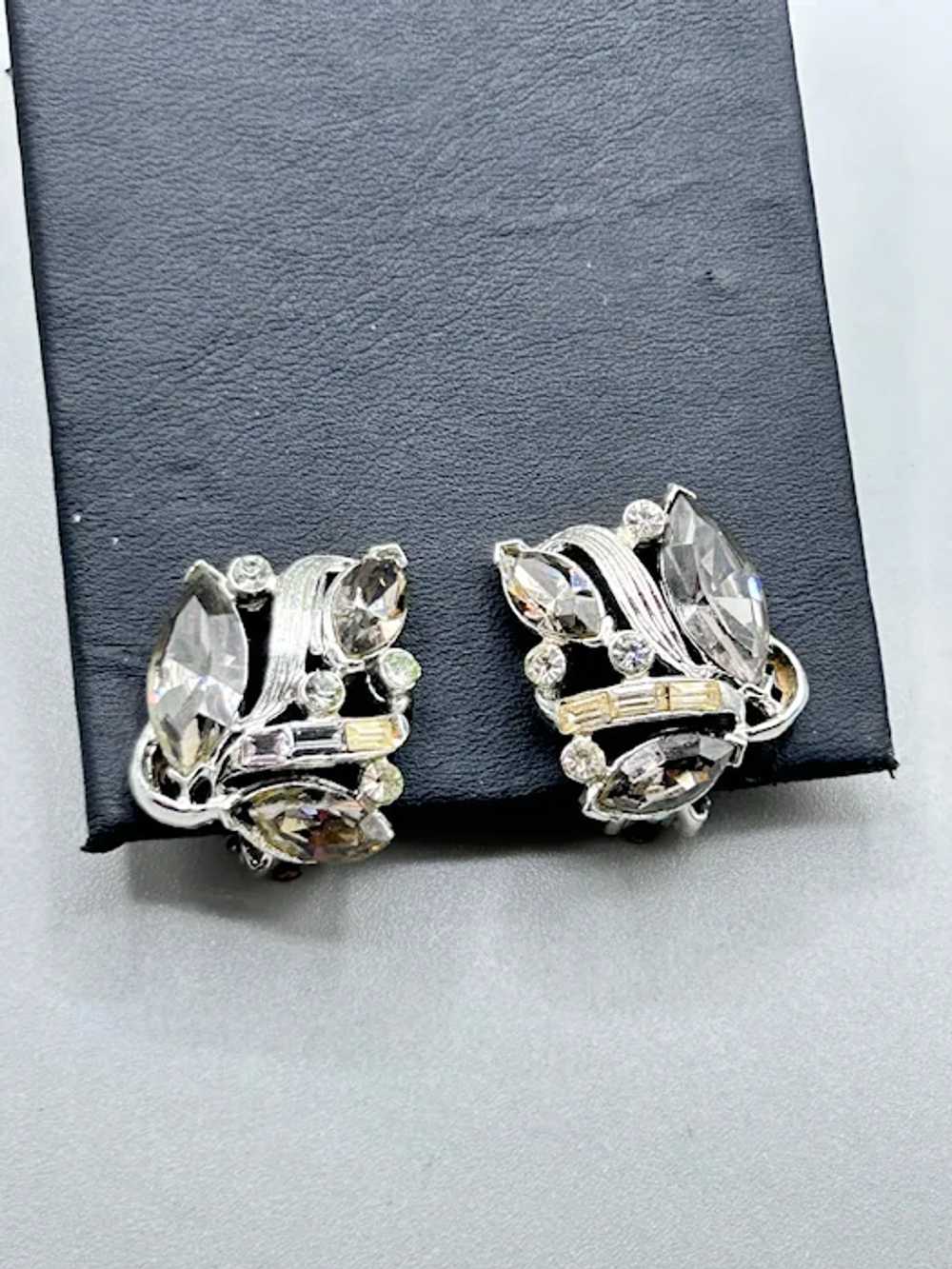 Signed KRAMER Clip On Earrings Smoky Rhinestones … - image 3