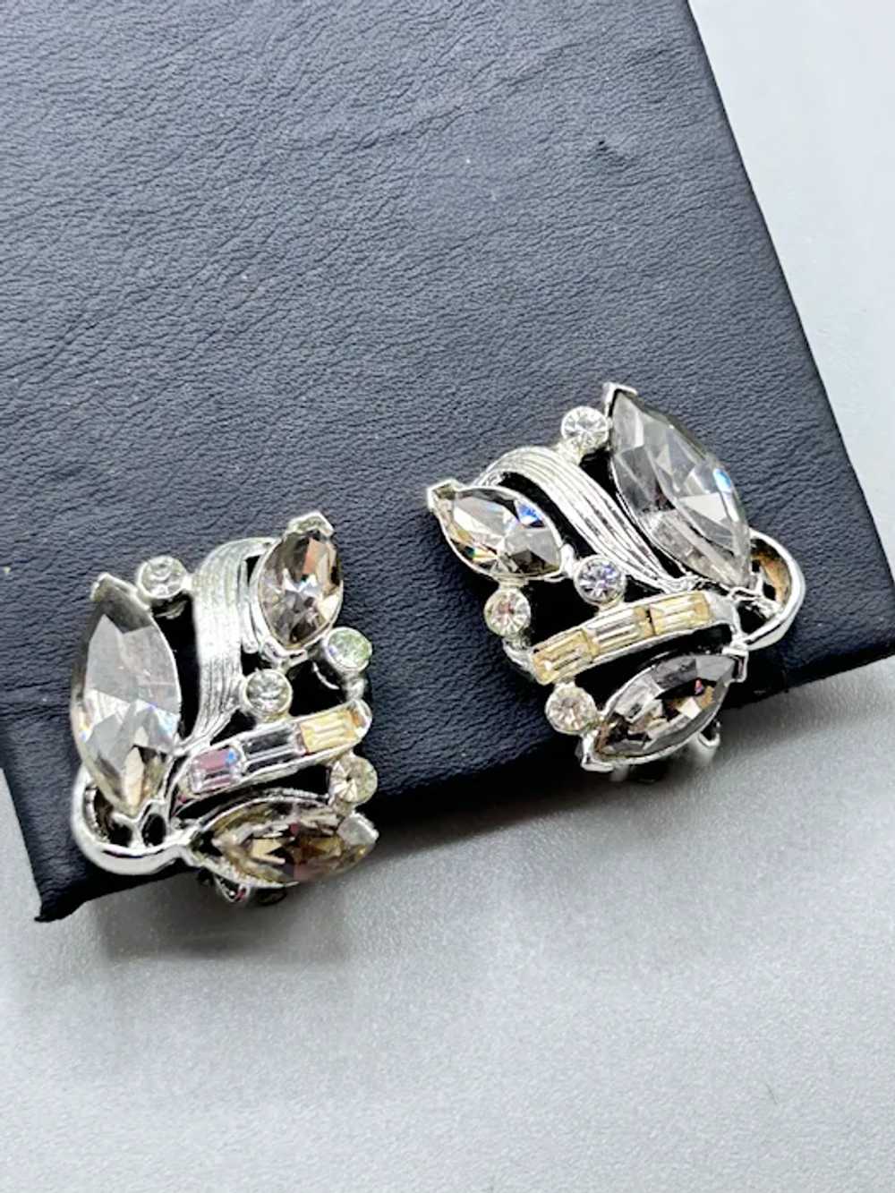 Signed KRAMER Clip On Earrings Smoky Rhinestones … - image 4