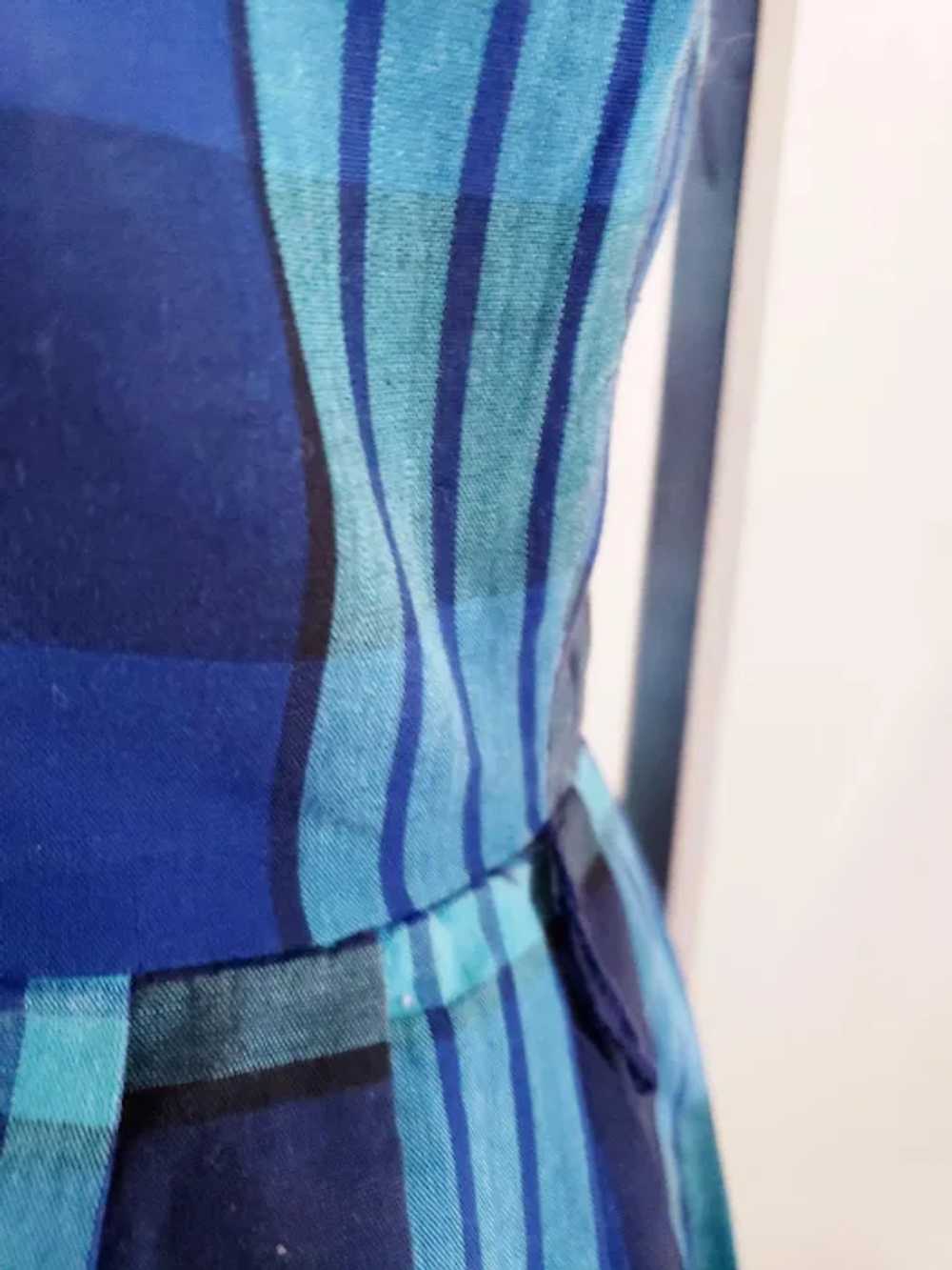 CRISP, BRIGHT Shirtwaist 1960's Dress - image 7