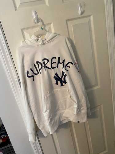 FW21 Supreme x New York Yankees Airbrush Hooded Sweatshirt Size Medium