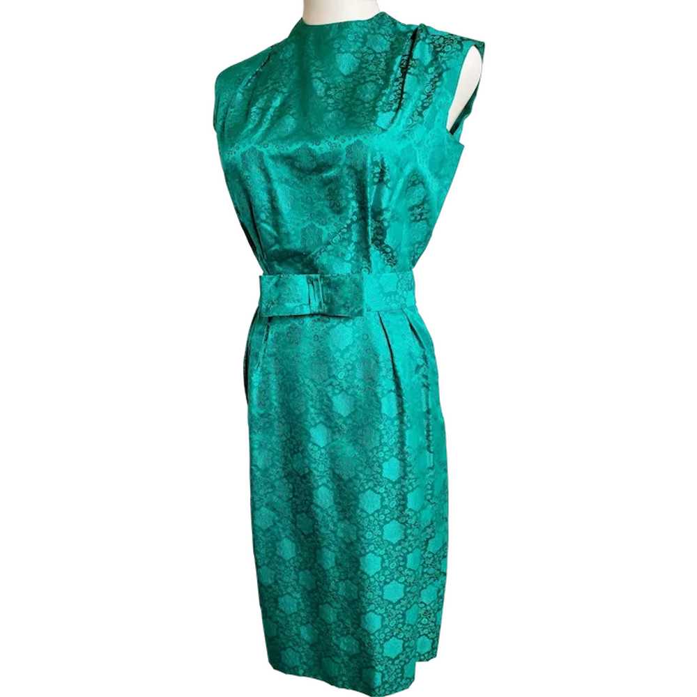 Exquisite Emerald Jewel of a 1960's Brocade Tailo… - image 1