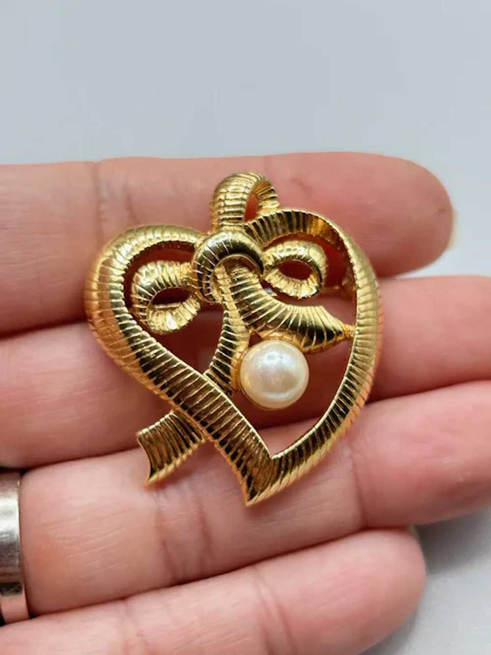 Vintage Heart with Pearl Pin Brooch Textured Gold… - image 4