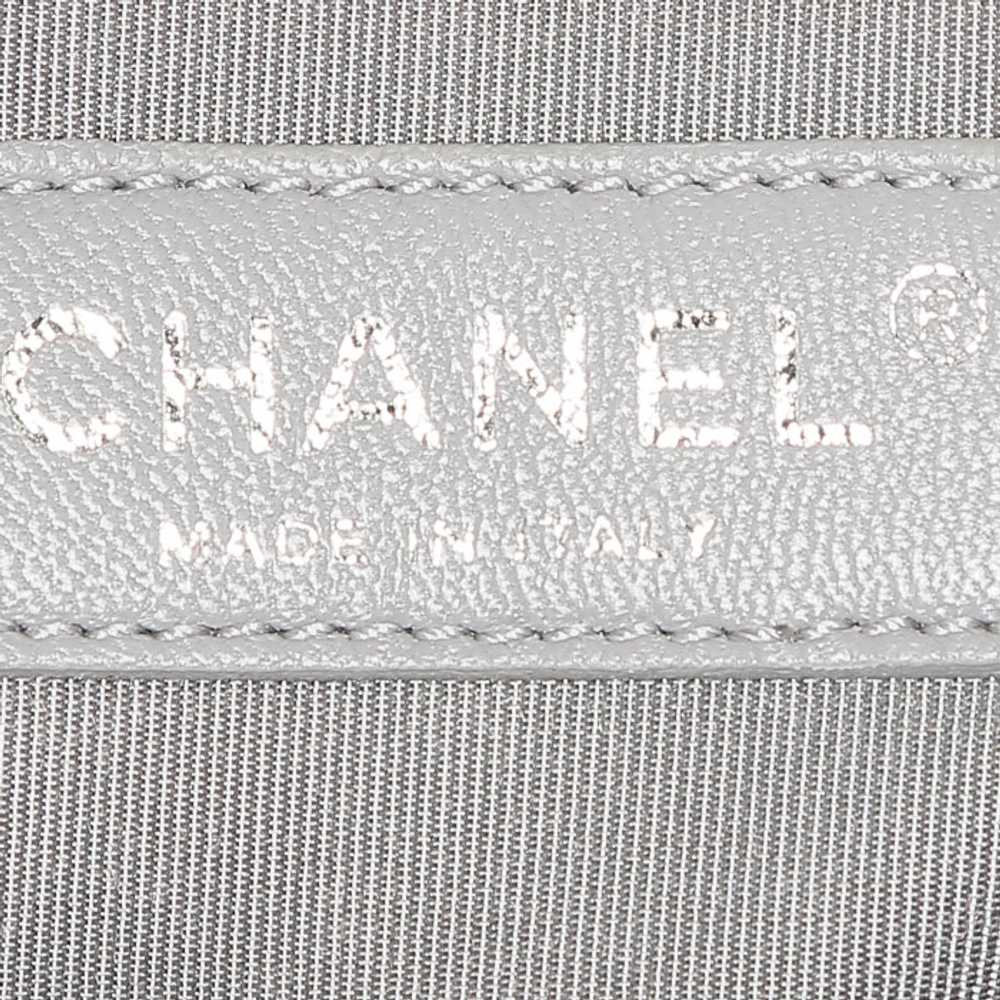 Chanel Boy shoulder bag in silver quilted leather… - image 5