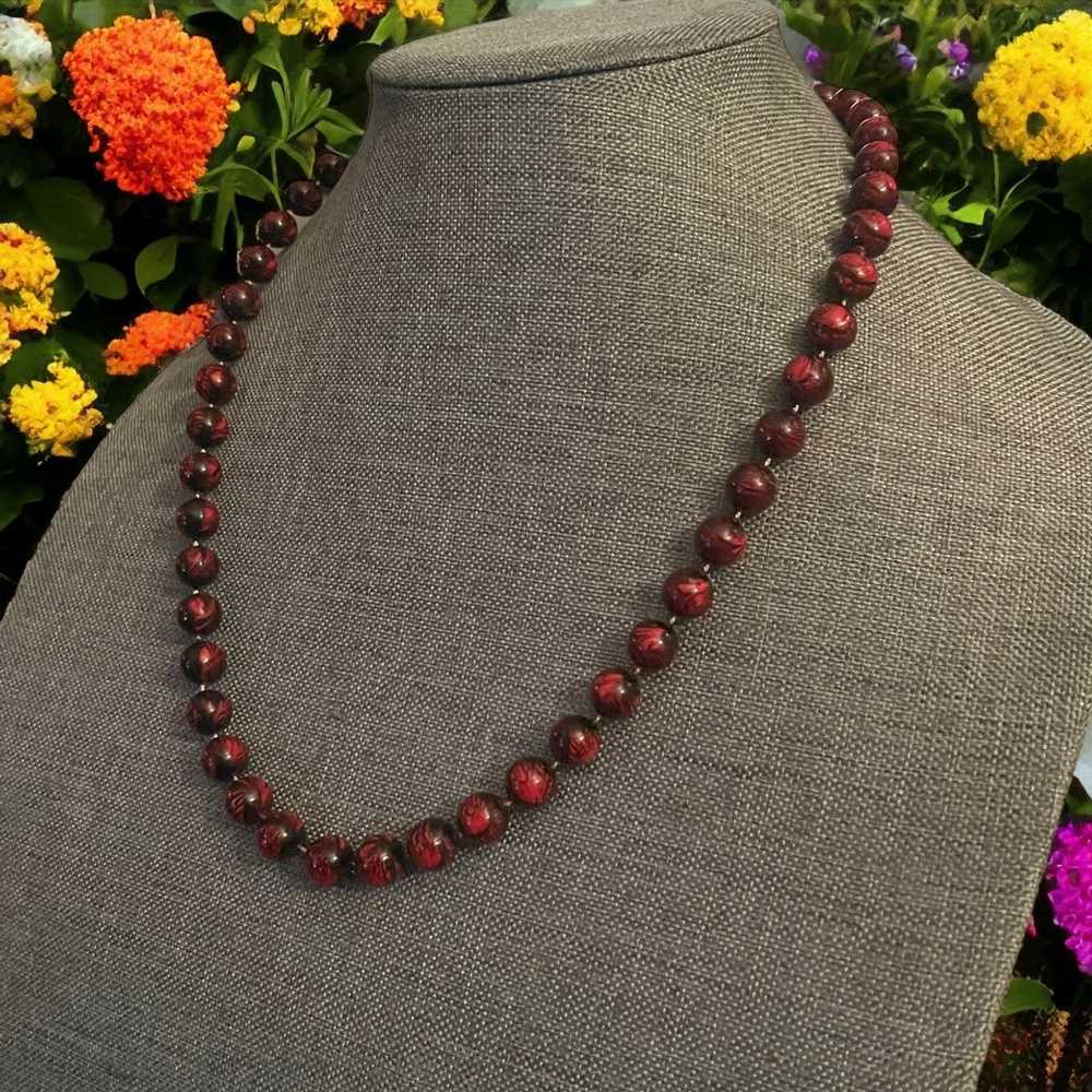 Vintage Vintage red marbleized bead necklace - image 2
