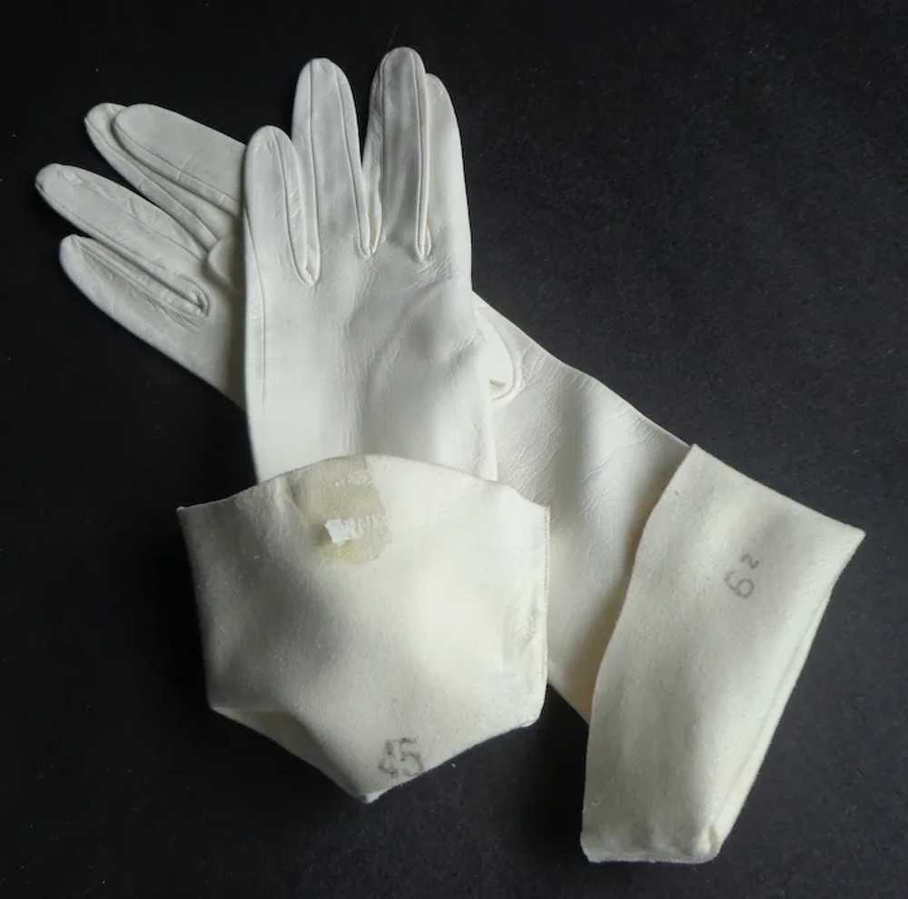 Long White Kid Leather Gloves.  Never Worn. Size … - image 4