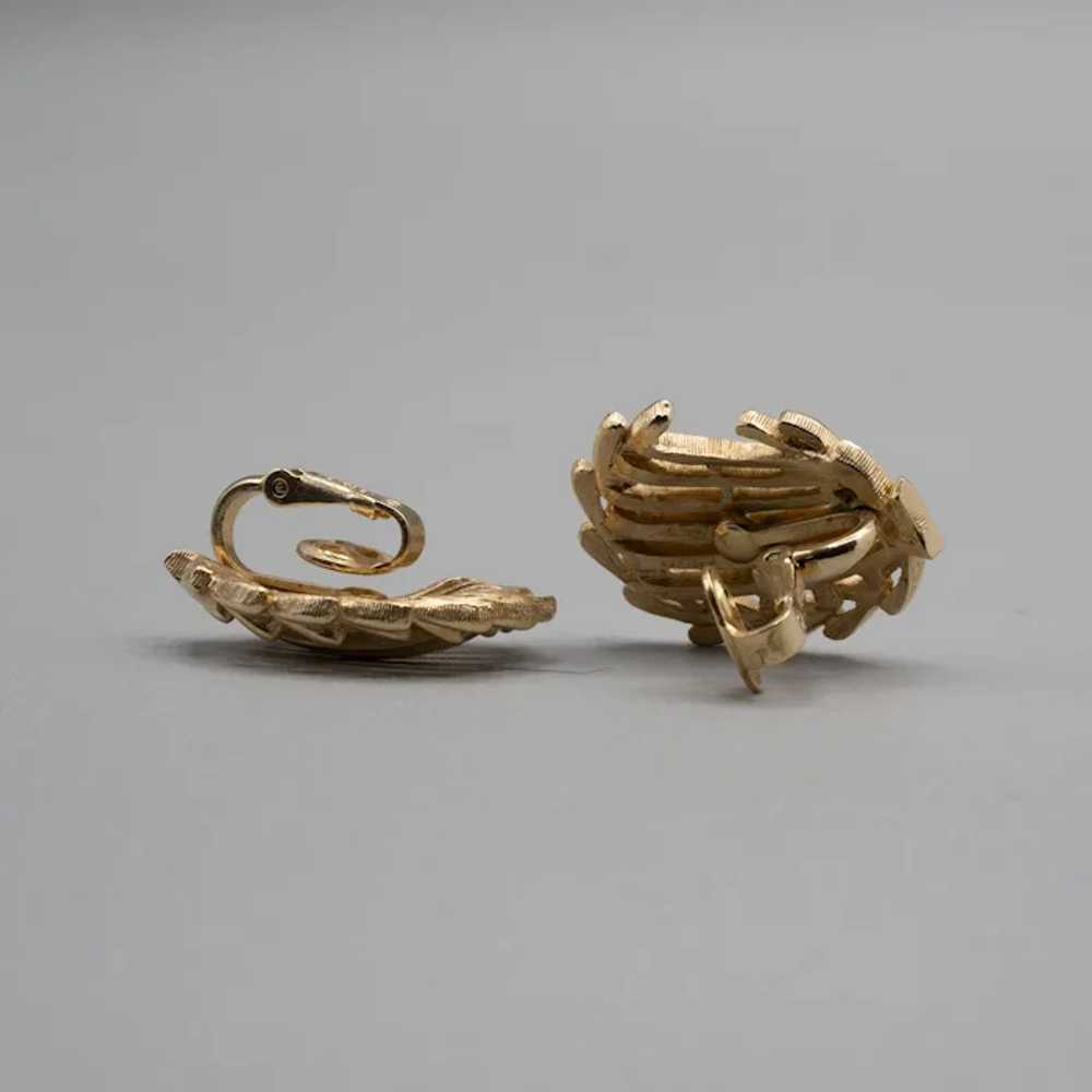 Trifari Goldtone Seaweed Clip Earrings - image 2