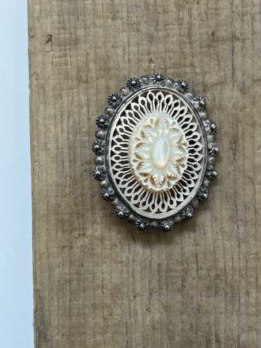 Unknown Antique Mother of Pearl Silver Brooch |…