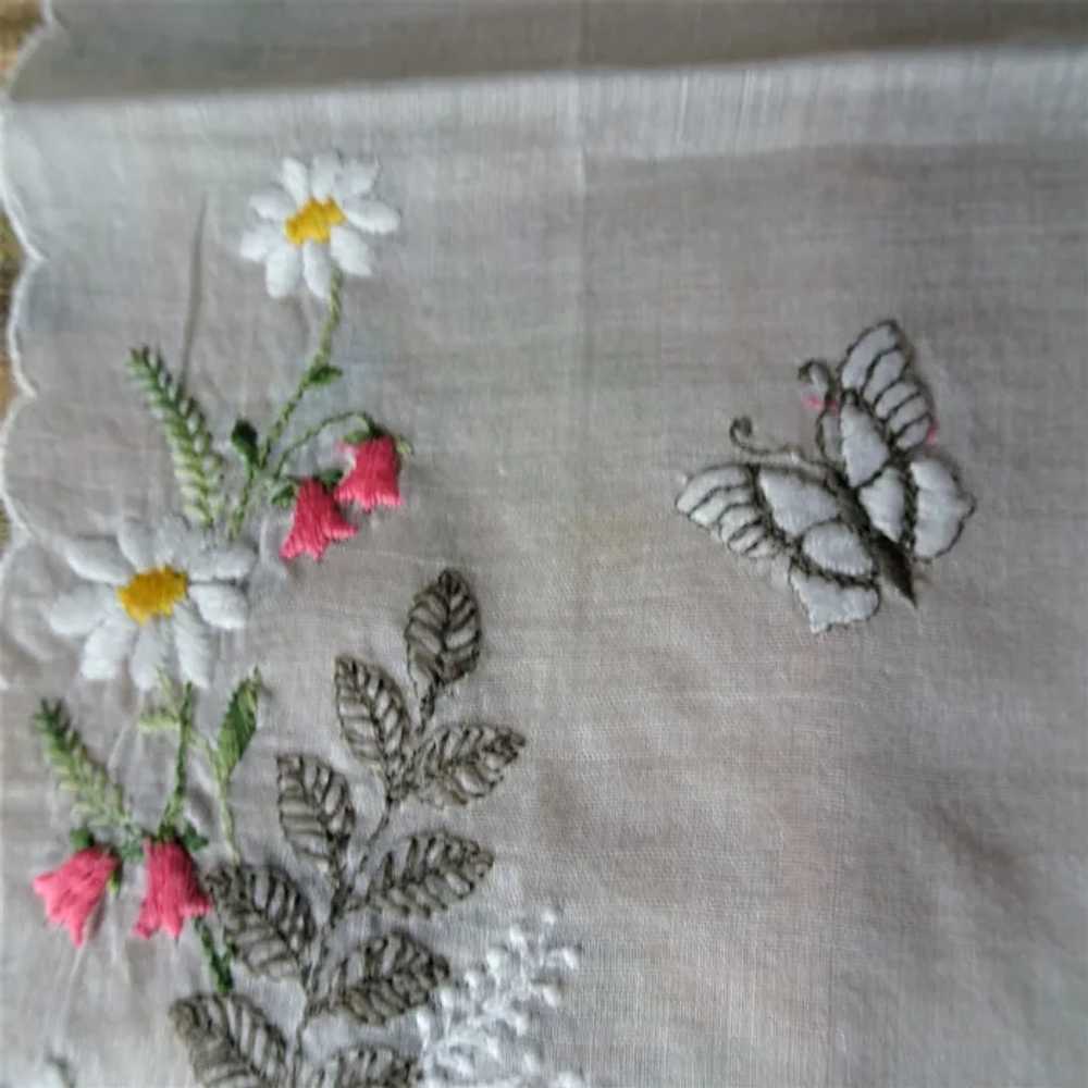 PRETTY Floral Embroidered Hankie,Vintage Handkerc… - image 2