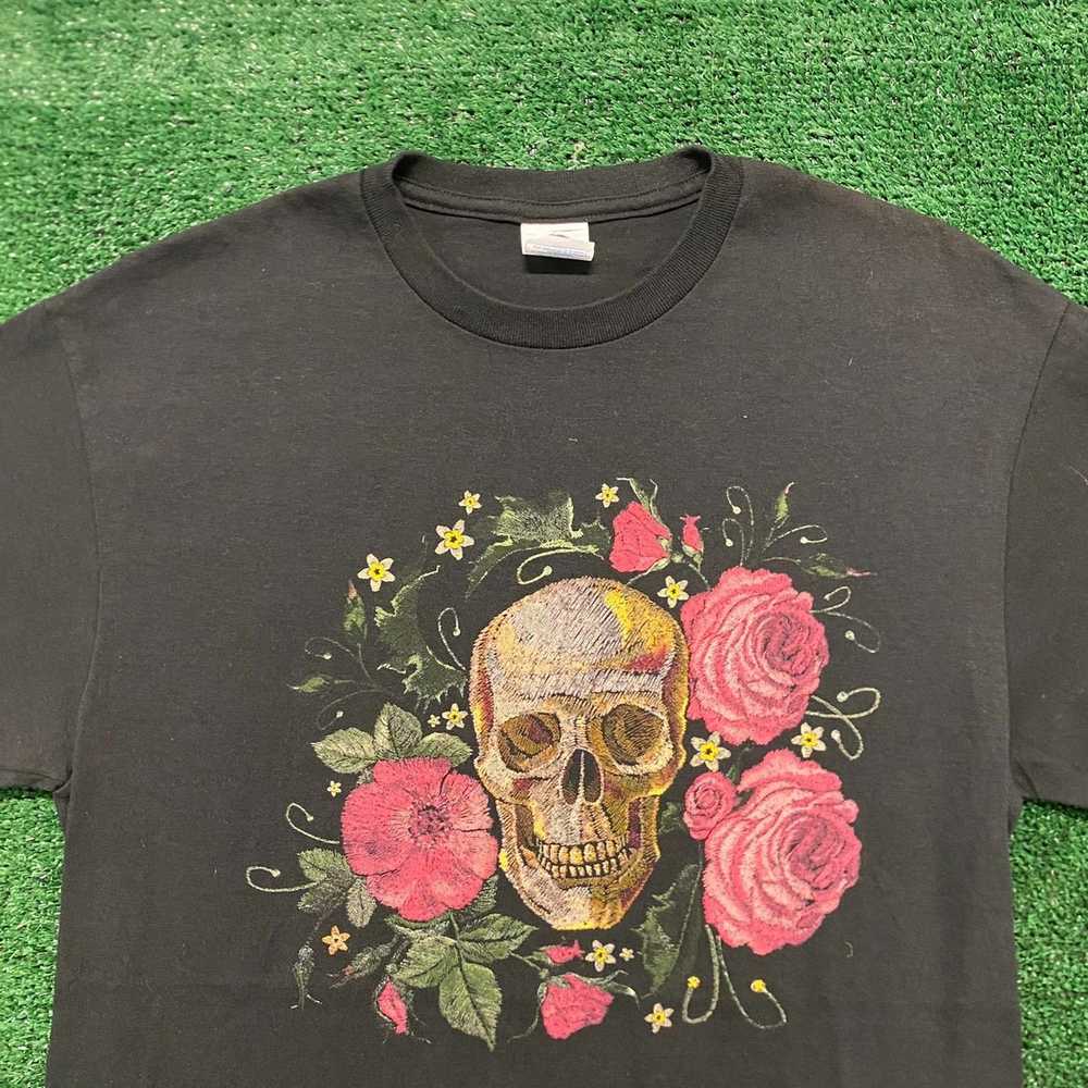 Skulls × Streetwear × Vintage Floral Rose Skull T… - image 2