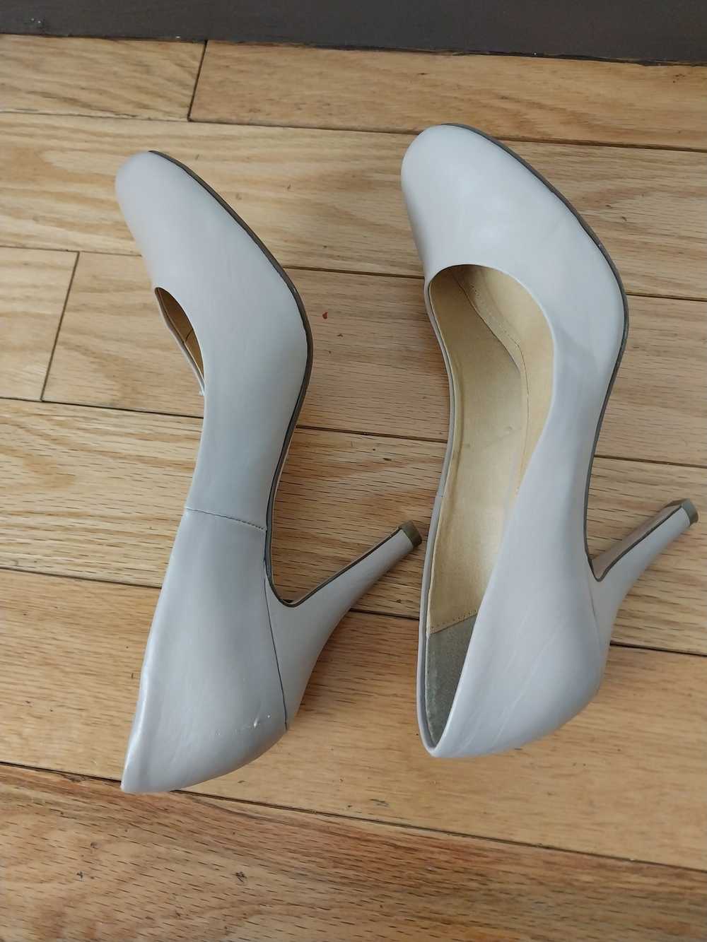Other Cityclassified Nude/cream colored low heels… - image 4