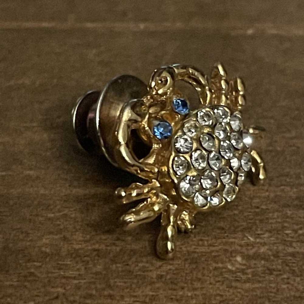 Vintage Adorable vintage rhinestone crab tac pin - image 5