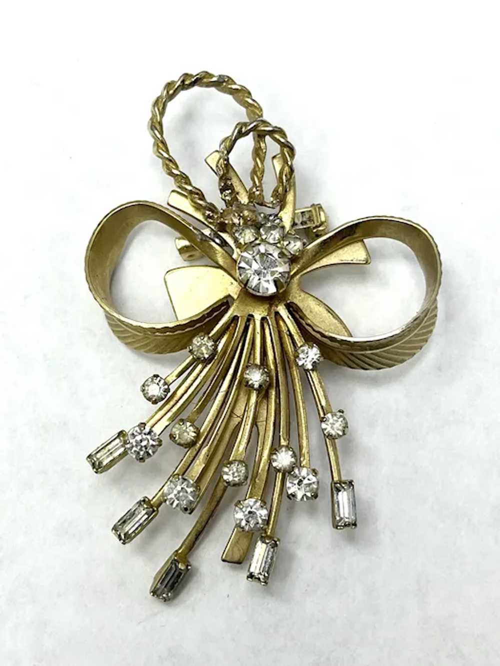 Vintage Sarah Coventry Rhinestone Bow Brooch Pin - image 2