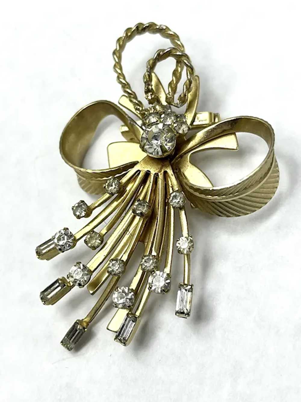 Vintage Sarah Coventry Rhinestone Bow Brooch Pin - image 3