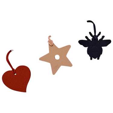 DIOR CHARM LEATHER LUGGAGE TAGS SET OF 3 PCS STAR - BEE - HEART NEW IN DIOR  BOX