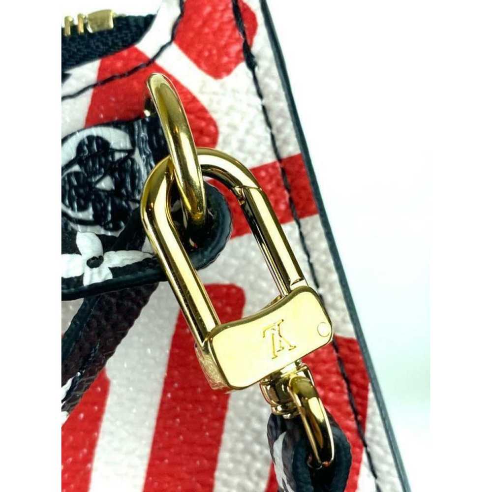 Louis Vuitton Neverfull patent leather clutch bag - image 10