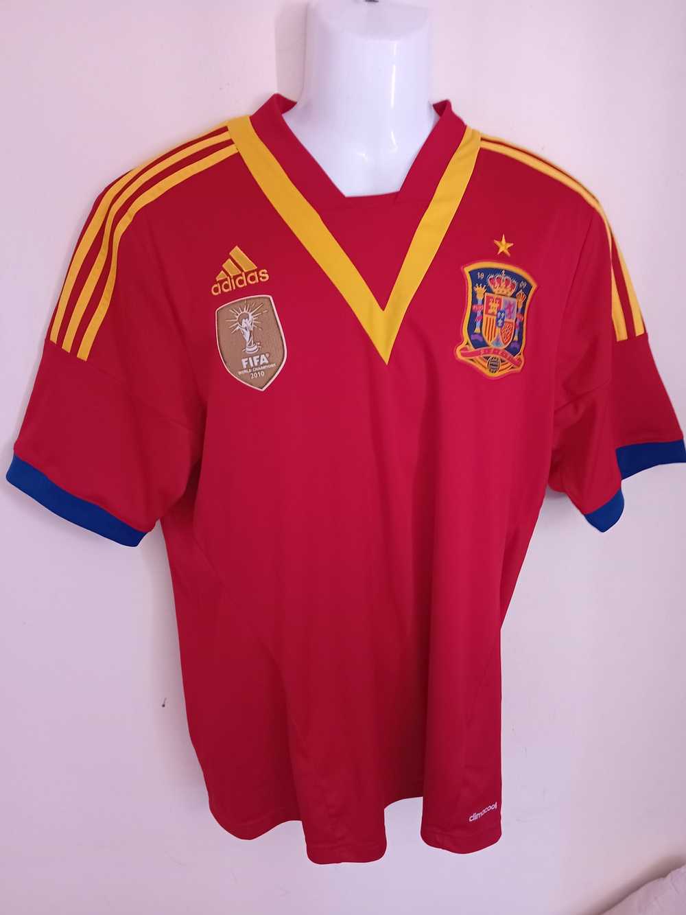 SPAIN NATIONAL TEAM 2010 ADIDAS HOME INTERNATIONAL SOCCER JERSEY LARGE –  The Felt Fanatic