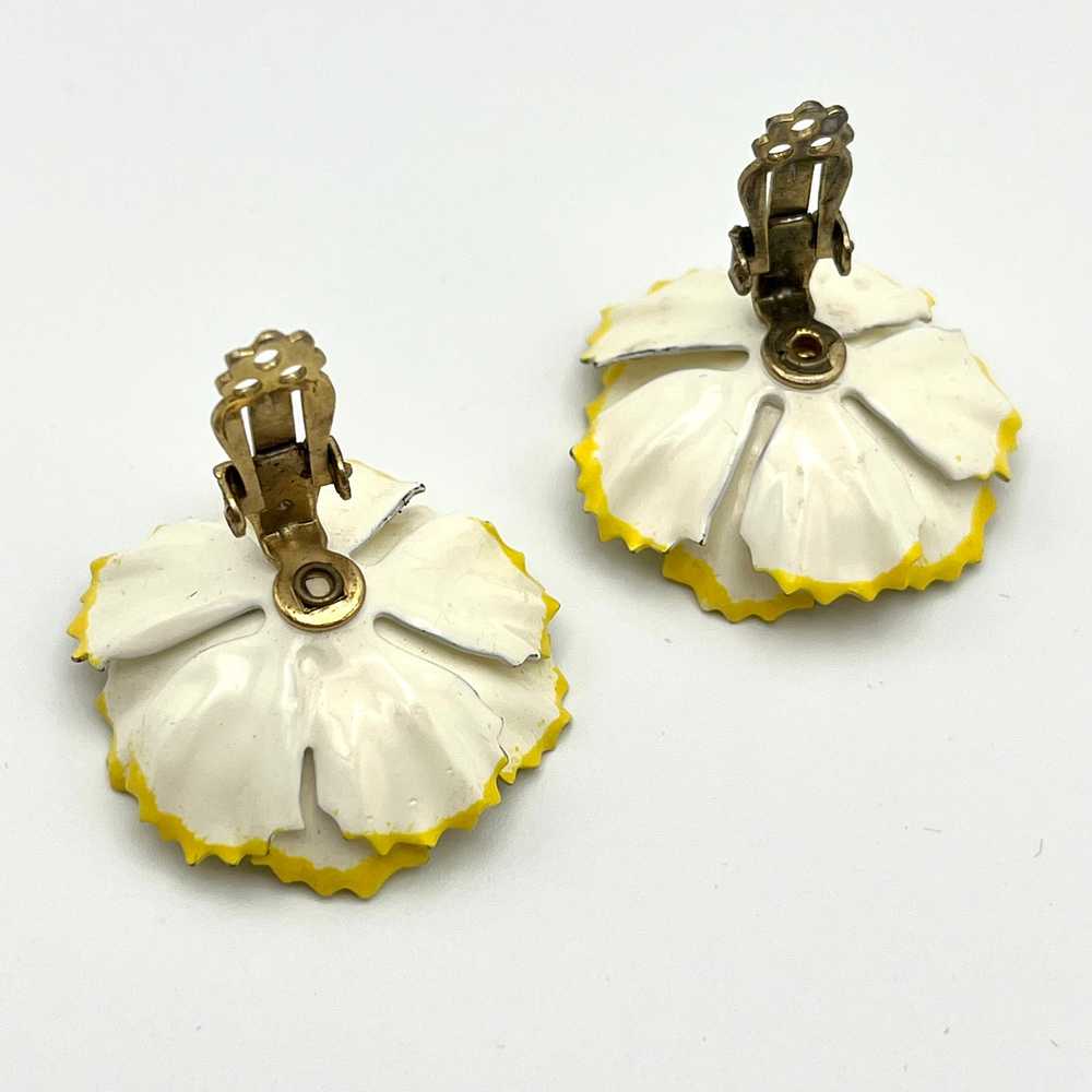 Late 60s/ Early 70s Yellow & White Enamel Flower … - image 2