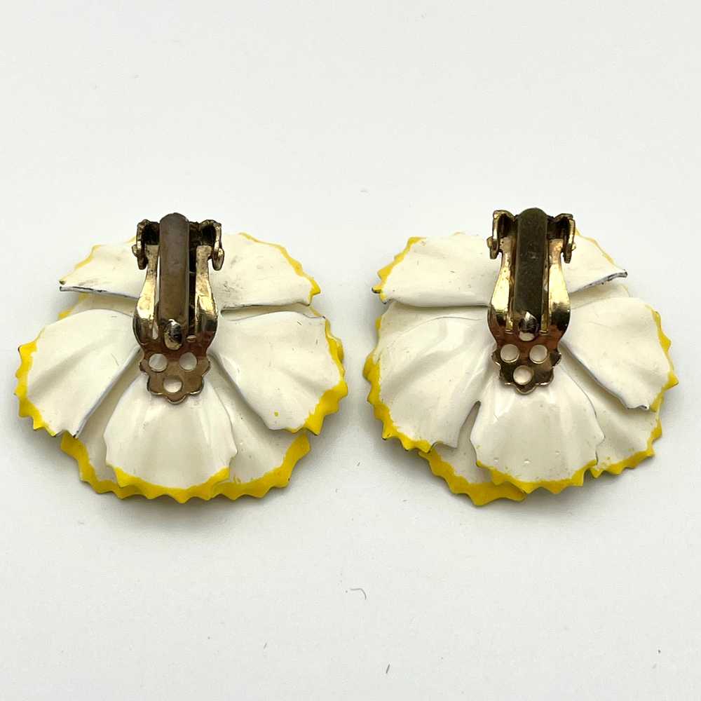 Late 60s/ Early 70s Yellow & White Enamel Flower … - image 4