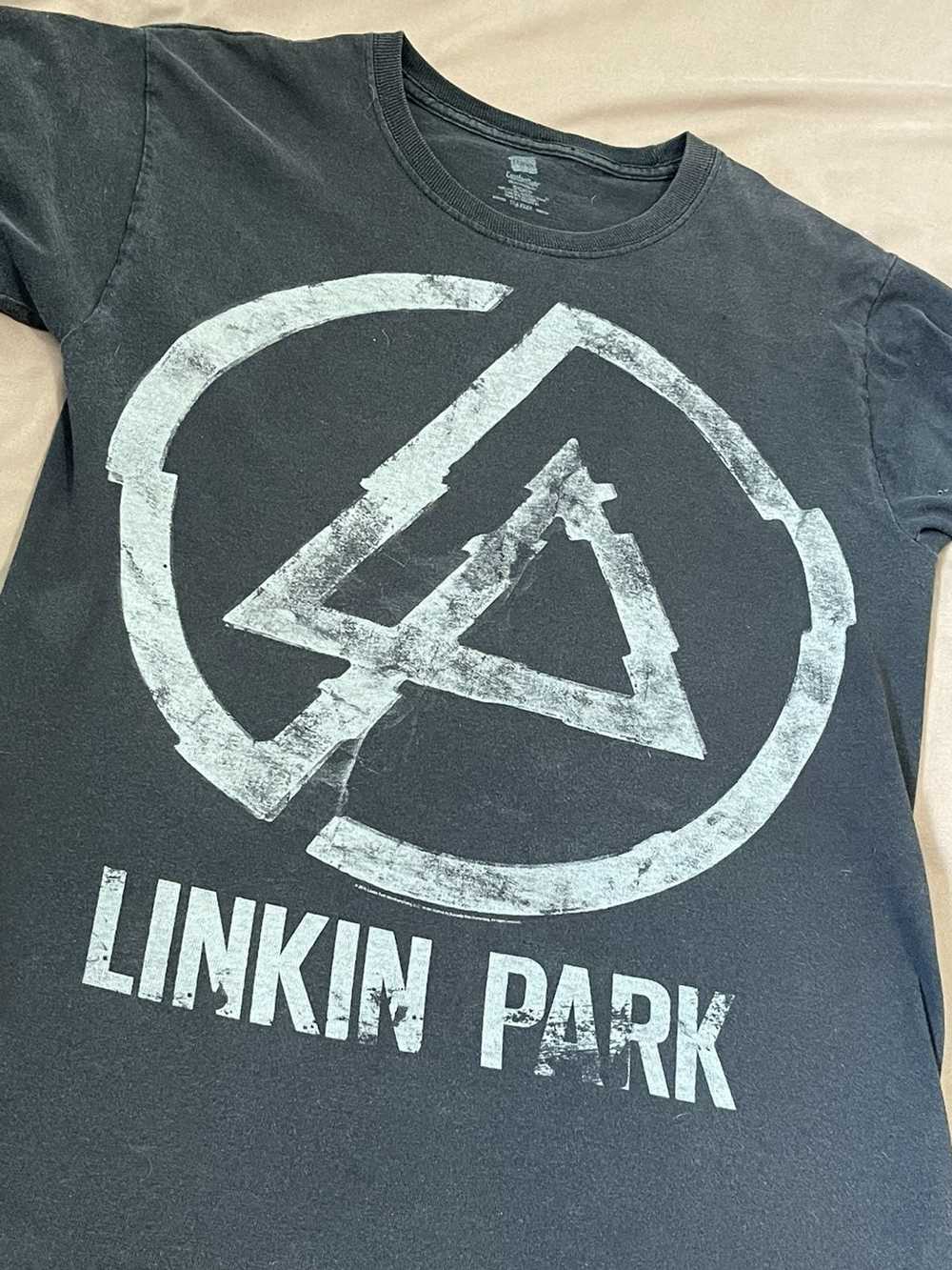 Rock T Shirt × Streetwear × Vintage 2010 Linkin P… - image 3