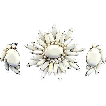 ALICE CAVINESS White Milkglass Ruffle Pin and Cli… - image 1