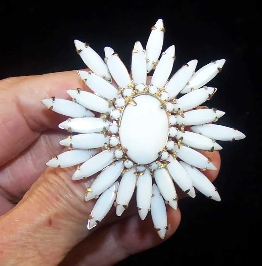 ALICE CAVINESS White Milkglass Ruffle Pin and Cli… - image 8