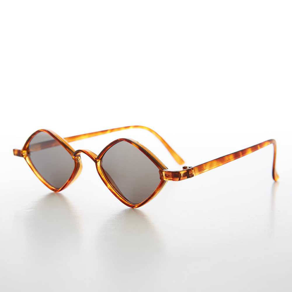 Diamond Shape Vintage Sunglasses - Marvel - image 4