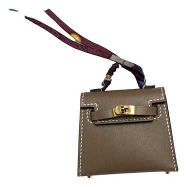 Hermes Kelly Twilly Bag Charm Fauve w/ Palladium Tadelakt Leather
