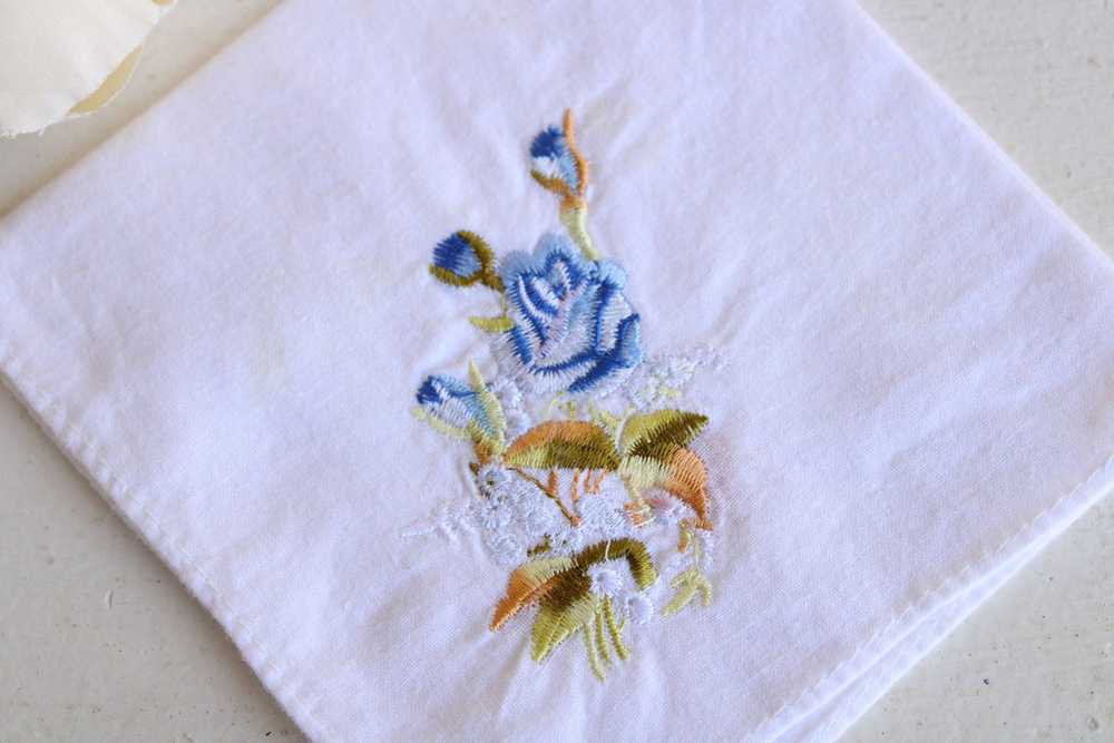 Vintage White Cotton With Blue Embroidered Roses … - image 2