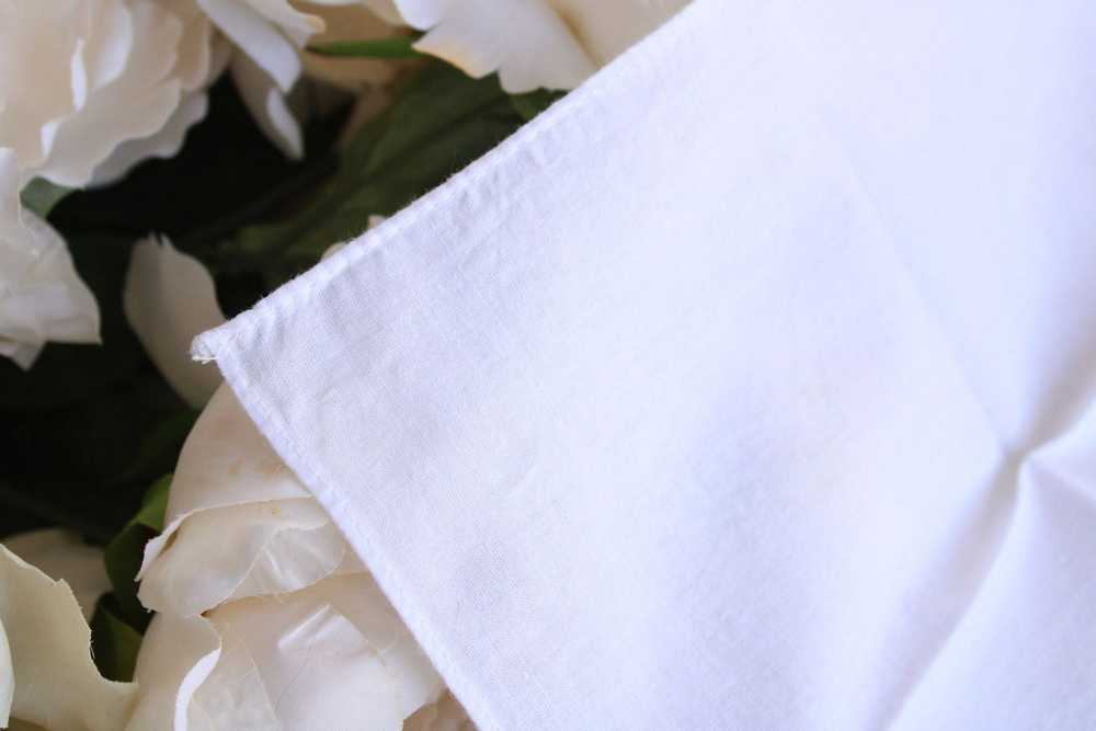 Vintage White Cotton With Blue Embroidered Roses … - image 6