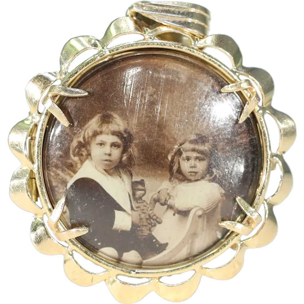 Antique 18k Round Frame Locket with Siblings Port… - image 1