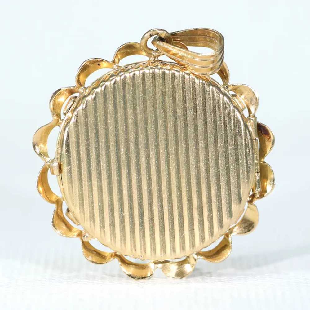 Antique 18k Round Frame Locket with Siblings Port… - image 3