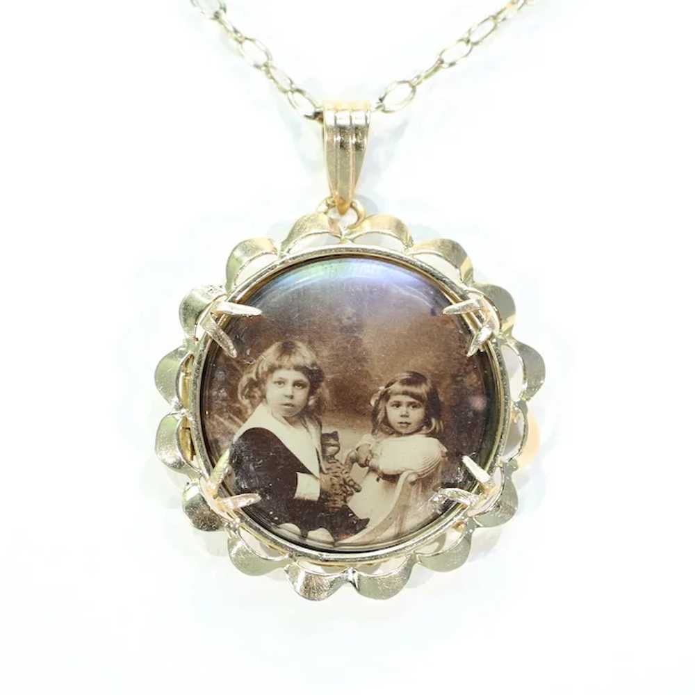 Antique 18k Round Frame Locket with Siblings Port… - image 4