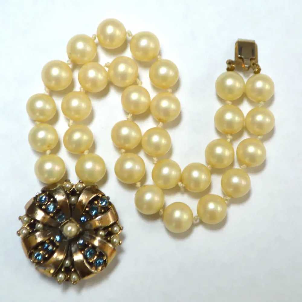 DENBE Faux Pearl and Blue Rhinestone Medallion Br… - image 2