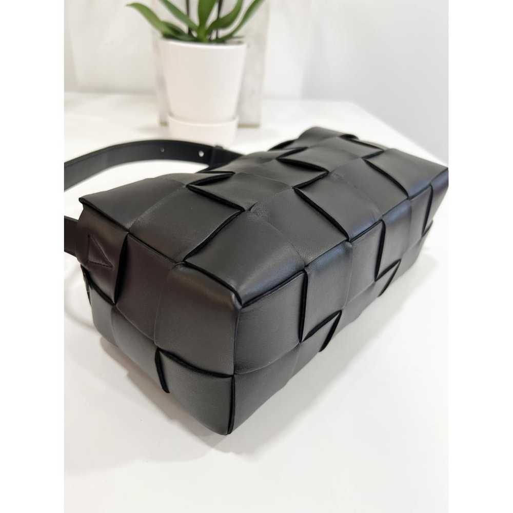 Bottega Veneta Cassette leather handbag - image 5