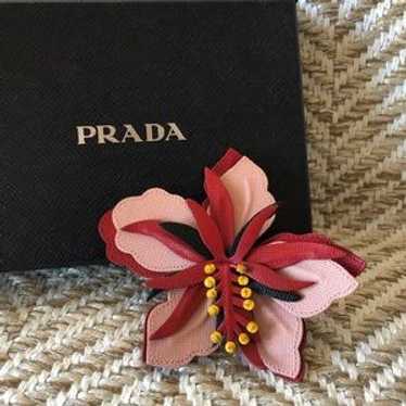 PRADA（プラダ）ブローチ PRADA(プラダ) ブローチ・コサージュ(レディース) - 海外通販のBUYMA