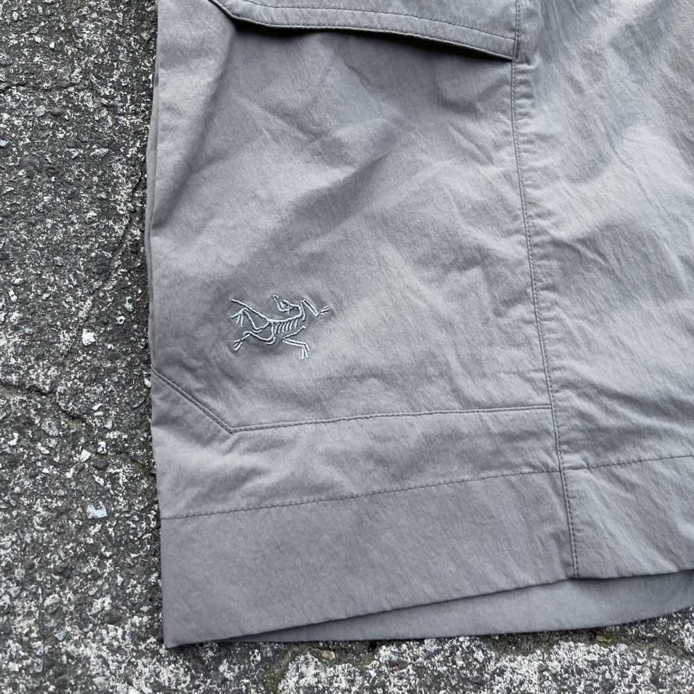 Arc'Teryx Retro Arc’Treyx Cargo Hiking Shorts - image 2