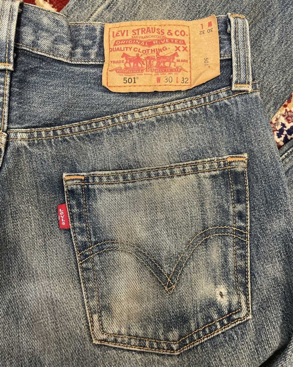 Levi's VINTAGE LEVIS 501 BUTTON FLY (30x30) - image 4