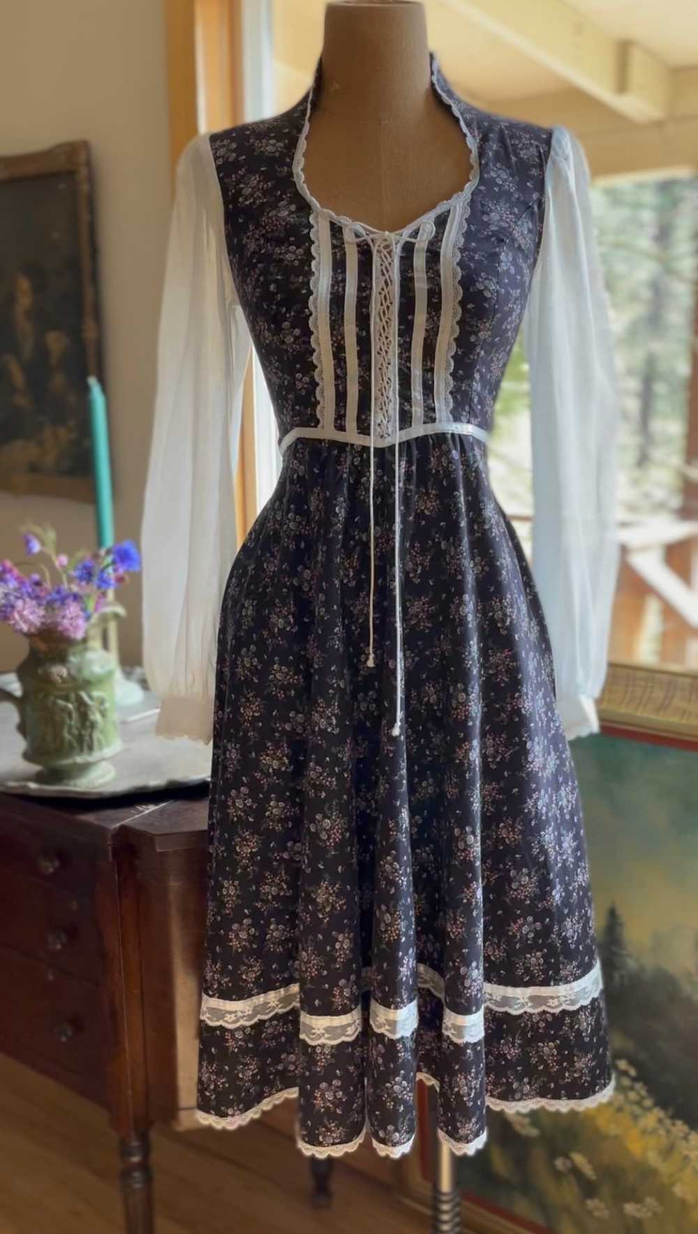 Beautiful 1970’s Vintage Black Calico Gunne Sax M… - image 1