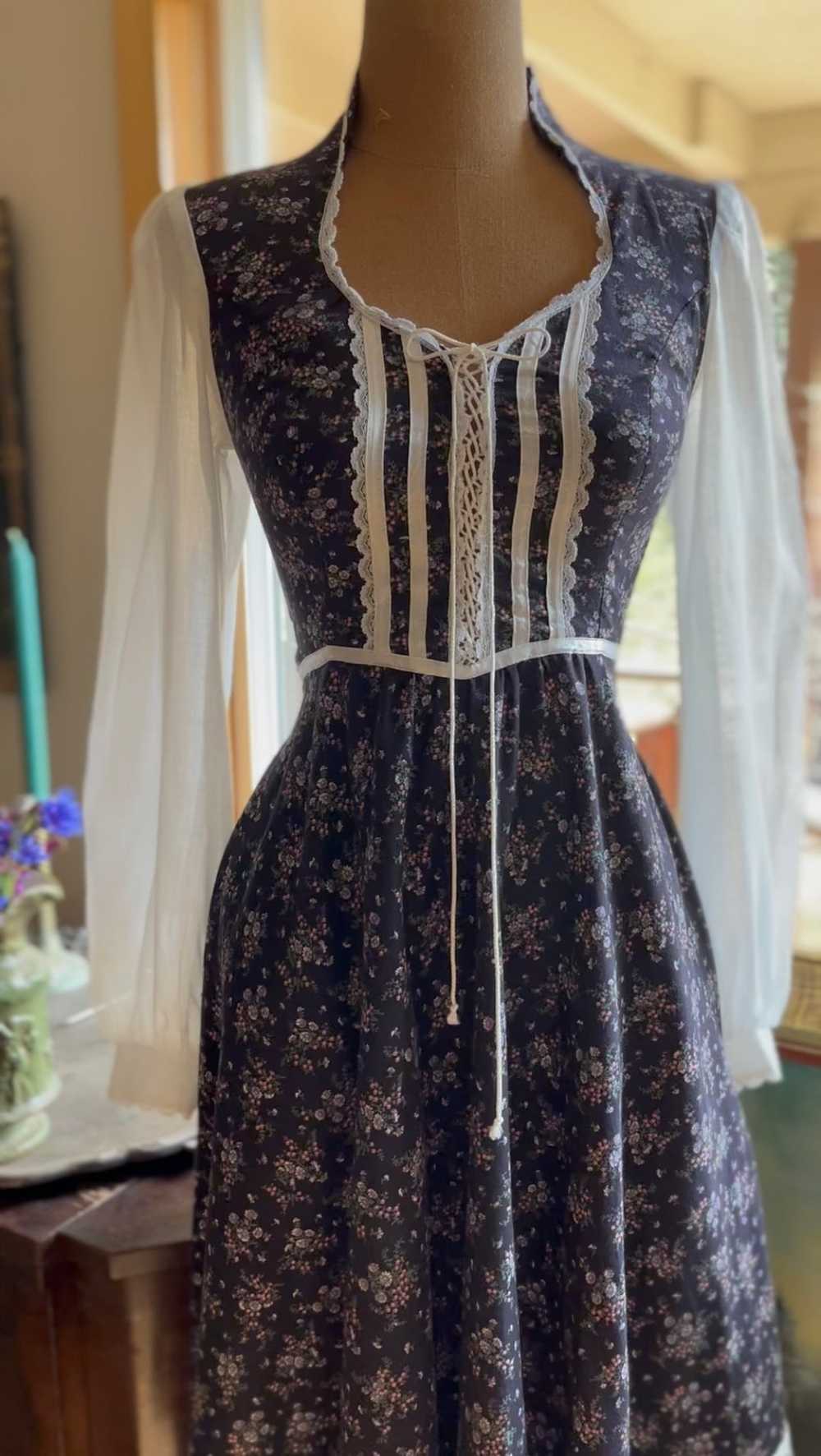 Beautiful 1970’s Vintage Black Calico Gunne Sax M… - image 2