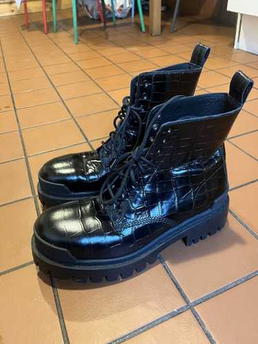 Balenciaga Strike Martin Boots Black/Red 589338WA9671066