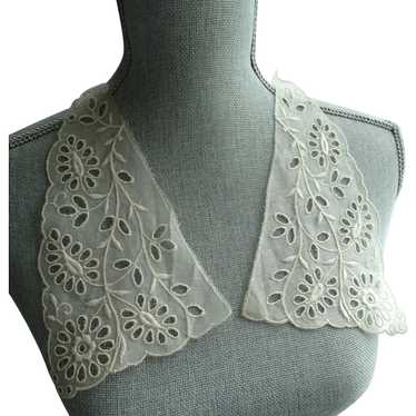 LOVELY Vintage Lace Collar, Beautifully Embroider… - image 1