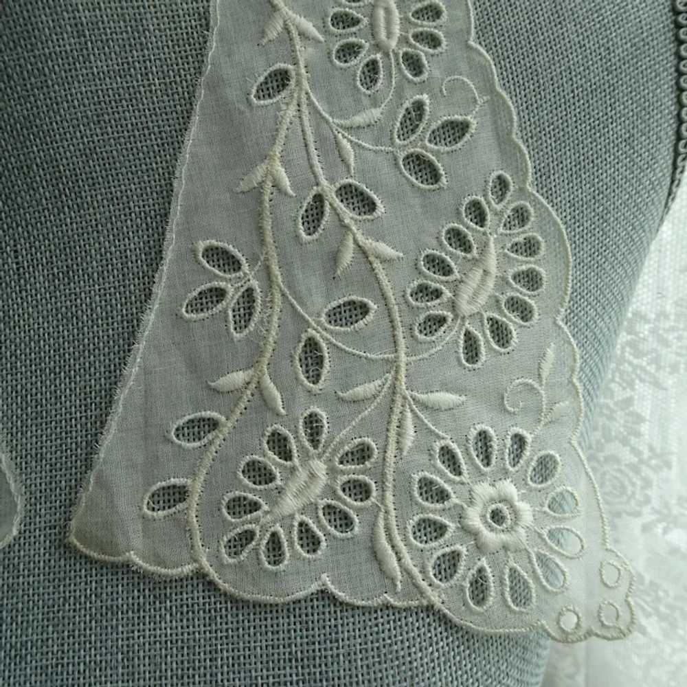 LOVELY Vintage Lace Collar, Beautifully Embroider… - image 4